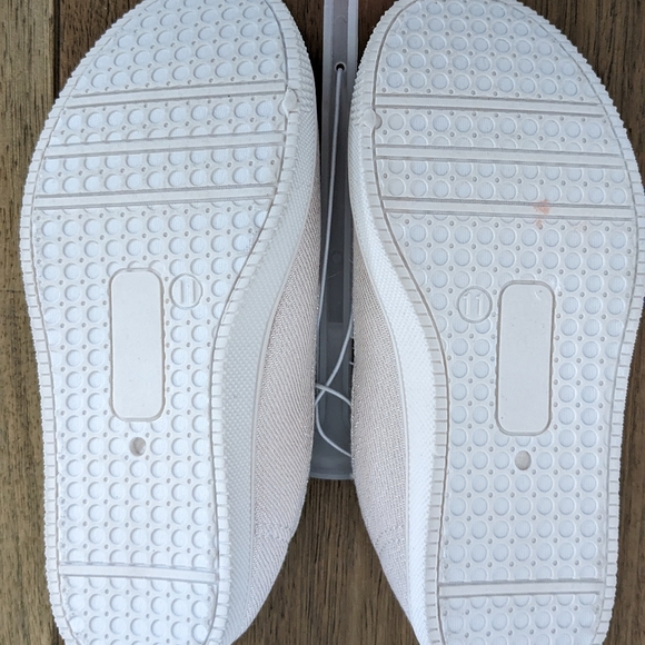 Toddler Girls Slip-on Canvas Shoes Size 11 - Picture 2 of 5